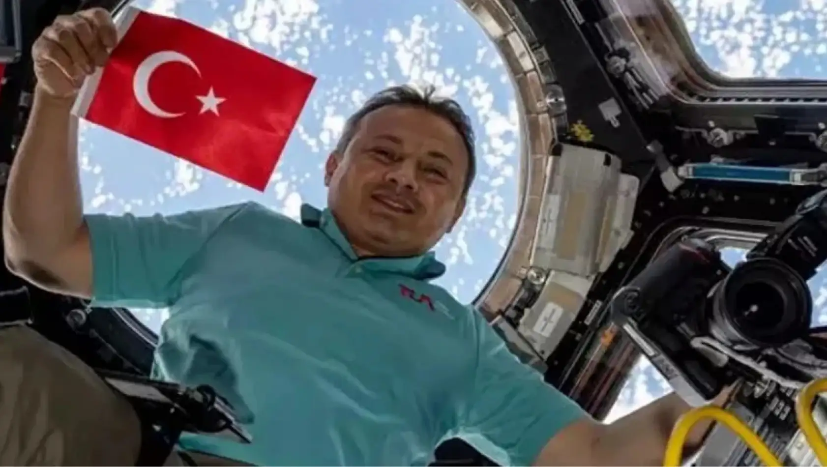 Türkiye'nin ilk astronotu Alper Gezeravcı'nın Dünya'ya dönüş yolculuğu ertelendi