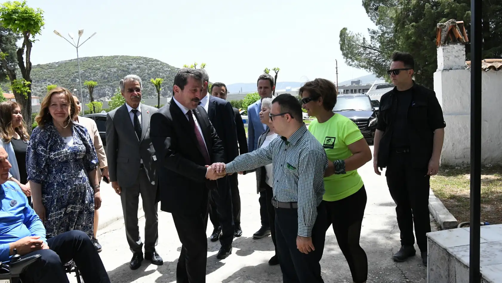 Vali Orhan Tavlı, Engel Tanımayan Dostlarıyla bir Araya Geldi