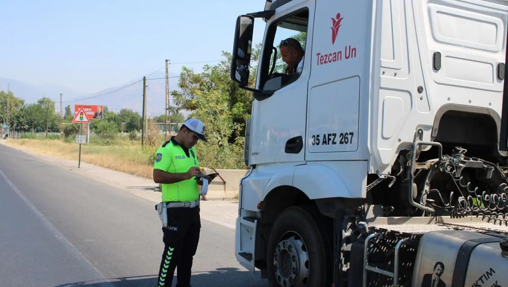 Yolculara emniyet kemerinin önemi anlatıldı