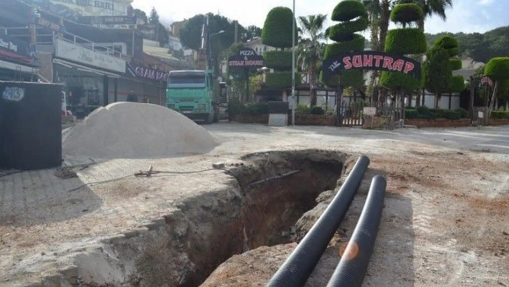 Yollardaki çukurların kapatılmasını talep ettiler