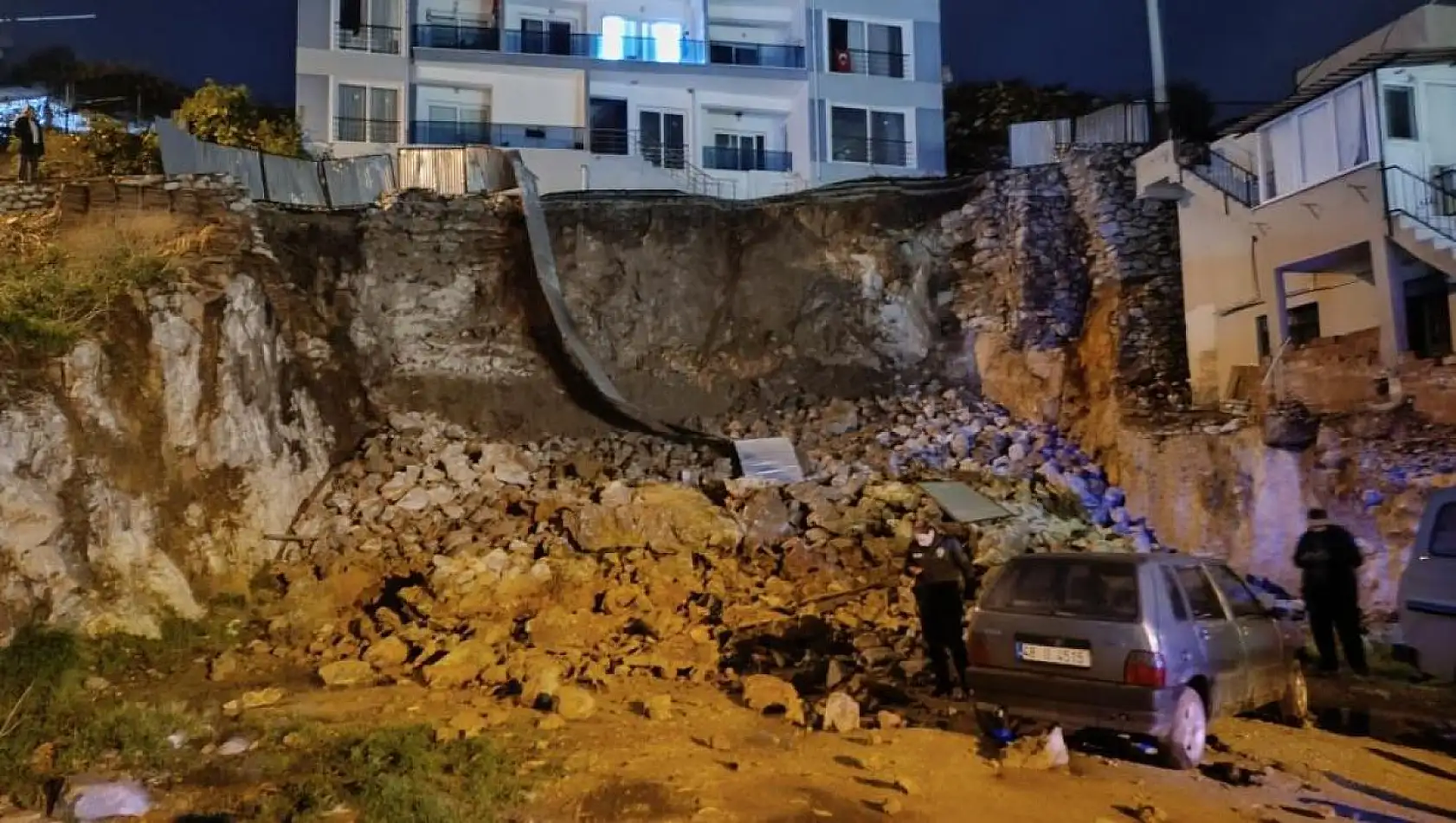 Toprak kaydı, araçta maddi hasar oluştu