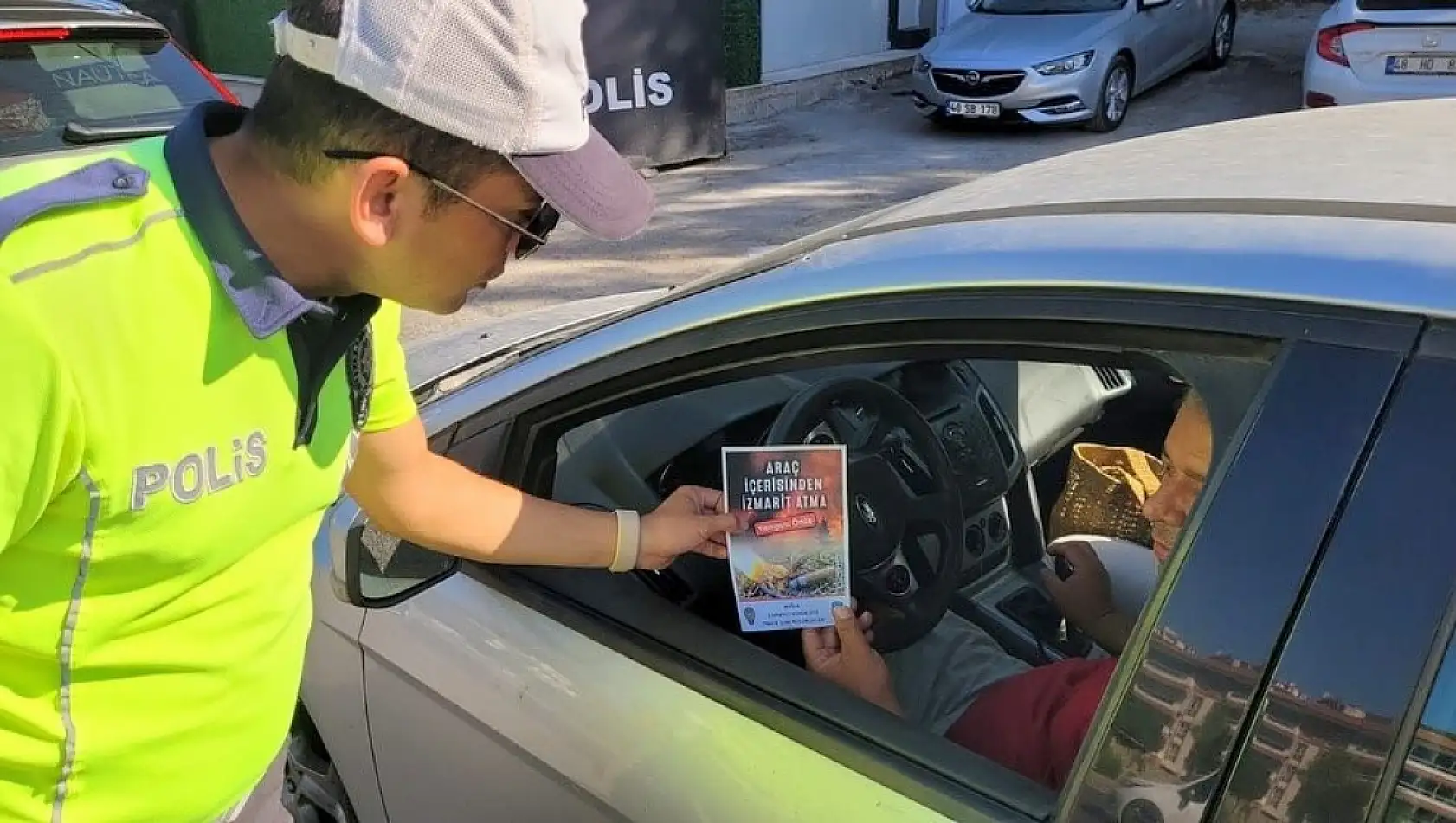 Muğla'da yangın alarmı trafik ekipleri sahada, broşürler dağıtılıyor