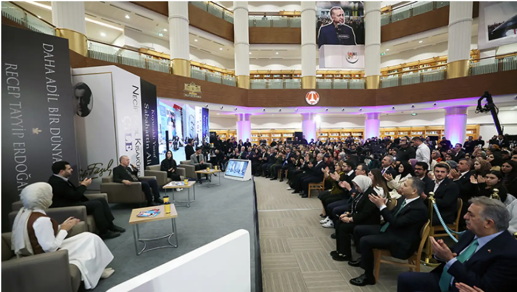 Cumhurbaşkanı Erdoğan, üniversite öğrencilerine verilen bursun 2025'te 3 bin liraya çıkarılacağını açıkladı