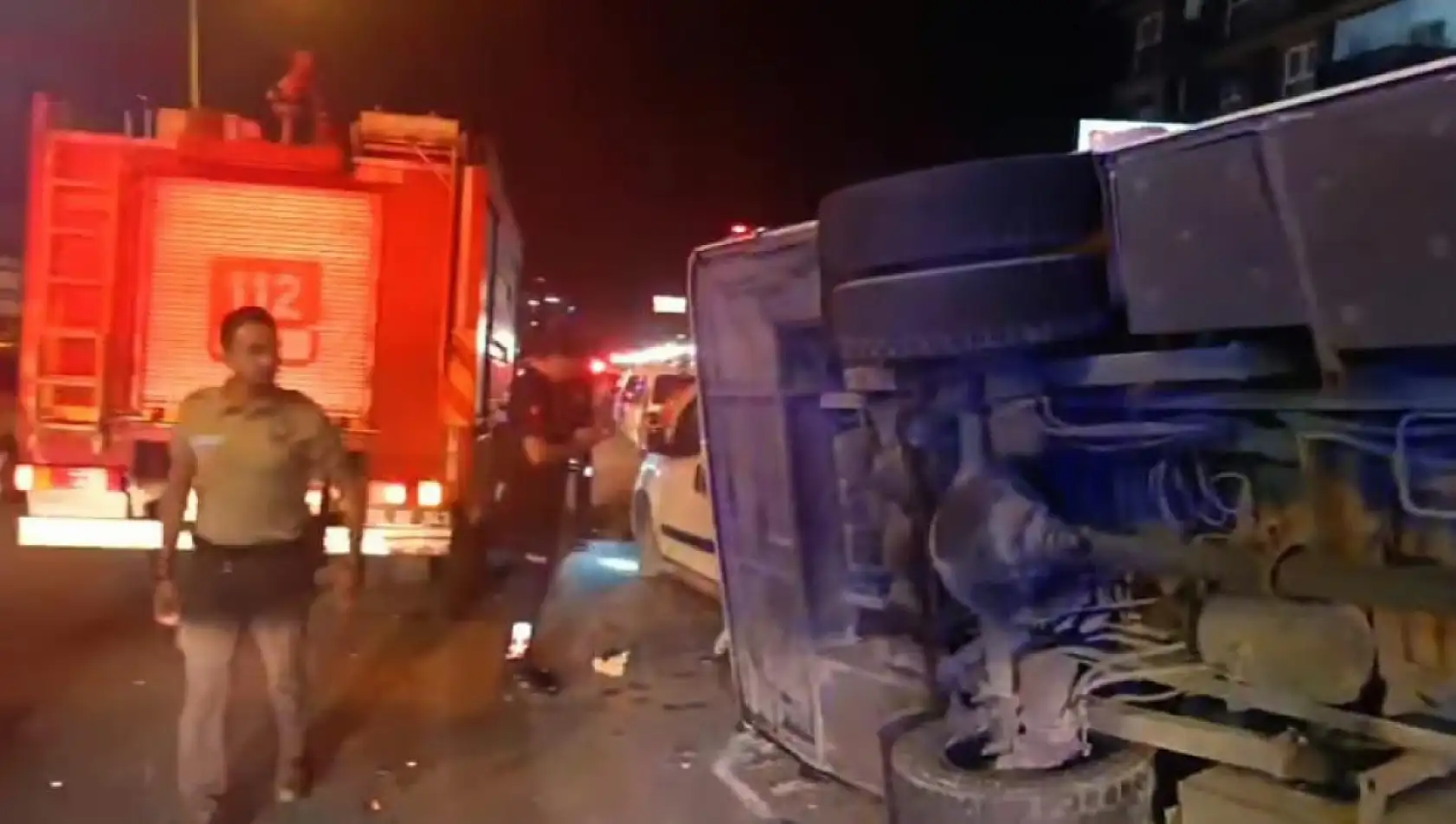 Tur midibüsü devrildi: Yaralılar var