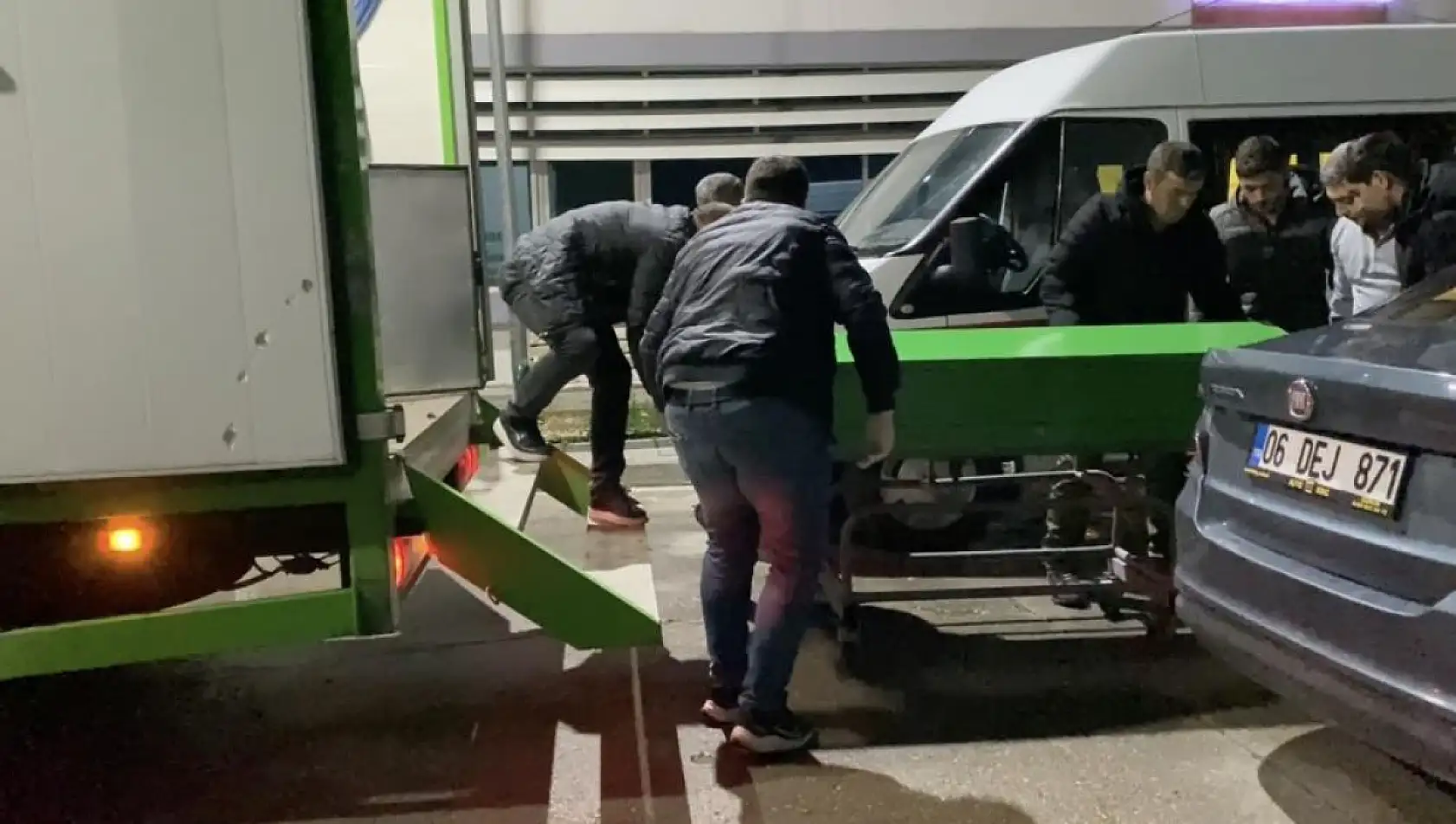 Baba ve Oğlu Bıçaklı Saldırıda Can Verdi