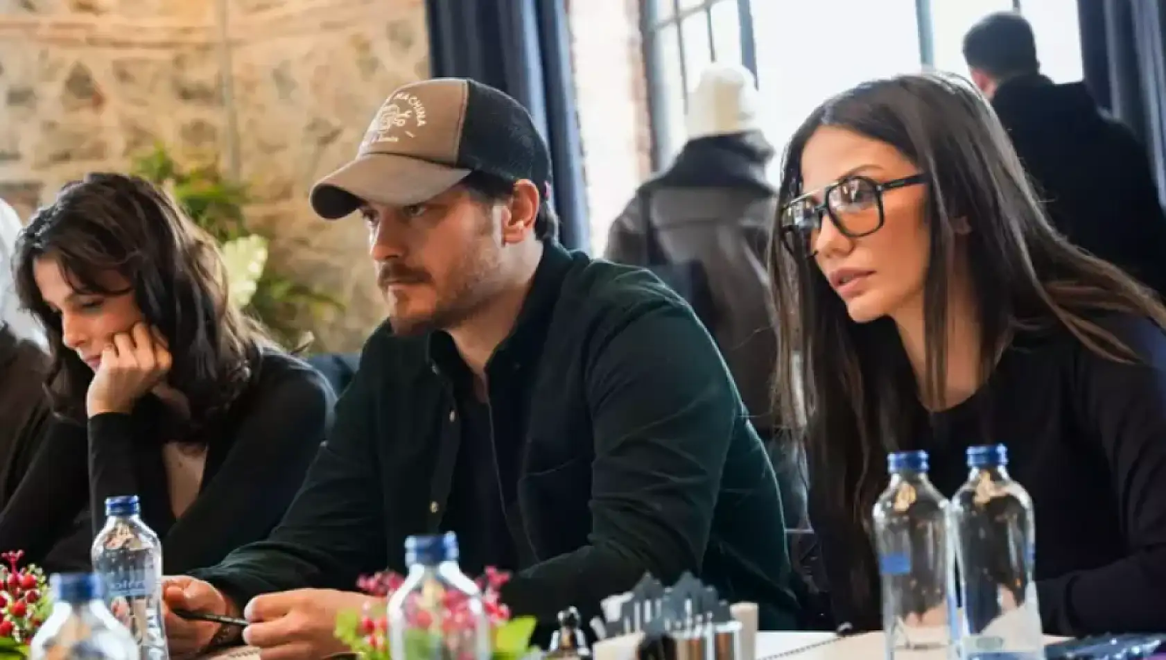Çağatay Ulusoy ve Demet Özdemir'in dizisi 'Eşref Rüya'nın ilk kareleri yayınlandı