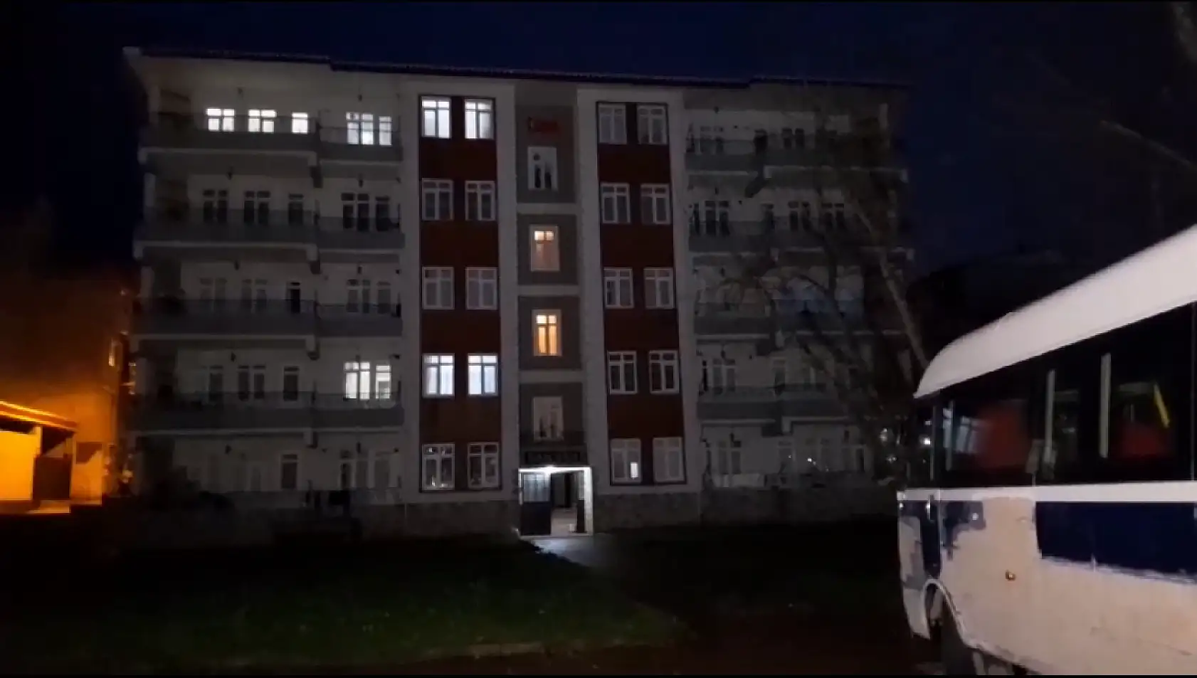 4 çocuk annesi eşini göğsünden bıçaklayarak canice öldürdü