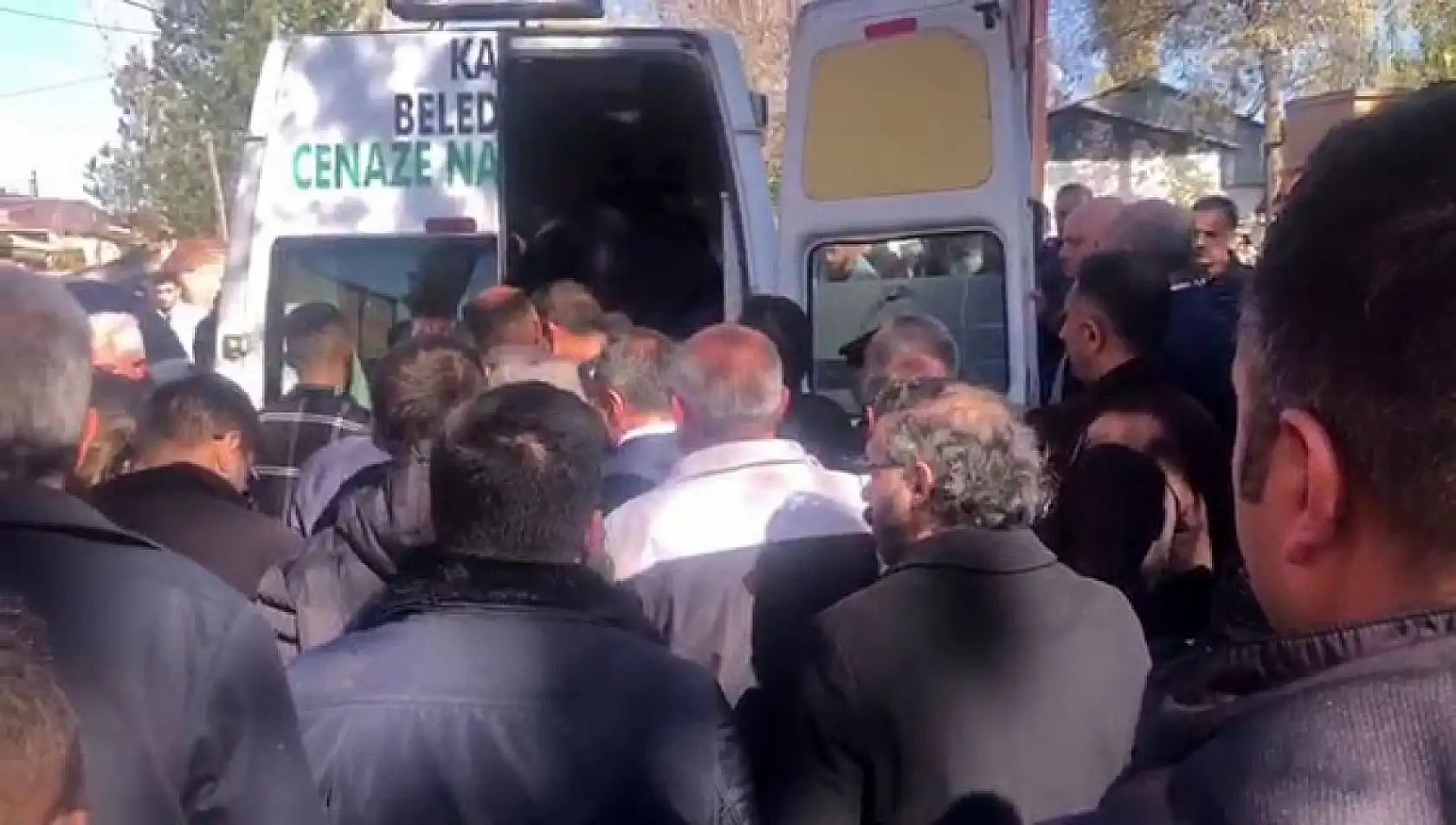 Maganda kurşunuyla hayatını kaybeden minik Muhammet, gözyaşlarıyla uğurlandı