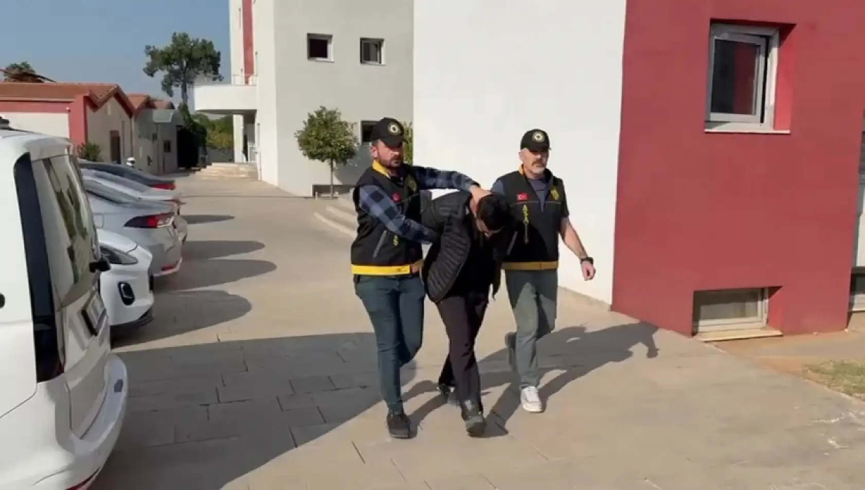 Haraç alamayınca işyerine uzun namlulu silahla saldırdılar