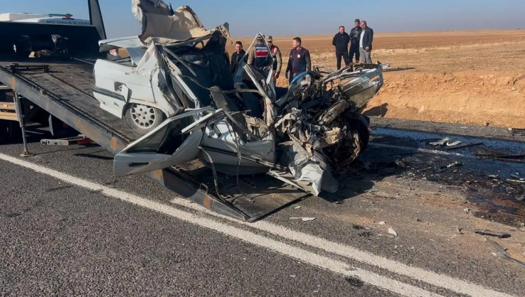 Demir yığınına dönen otomobilin sürücüsü hayatını kaybetti