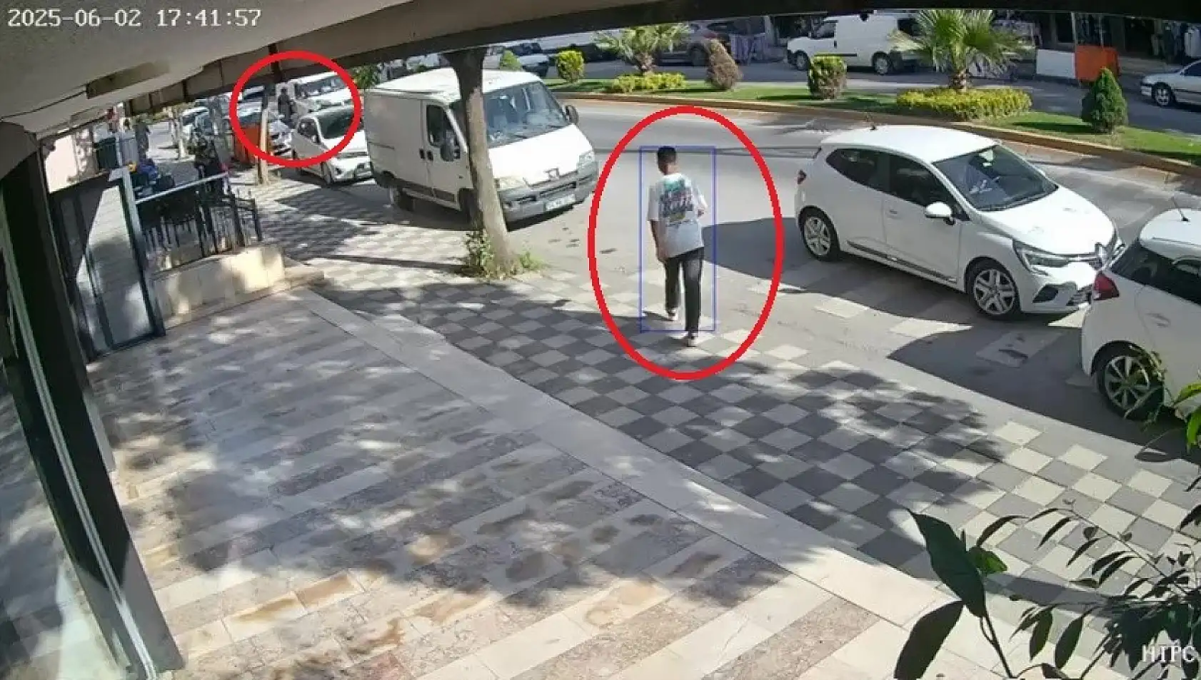 Yol vermeyen 3 maganda anne ile oğluna saldırdı, 5 yaşındaki çocuklar da yaralandı