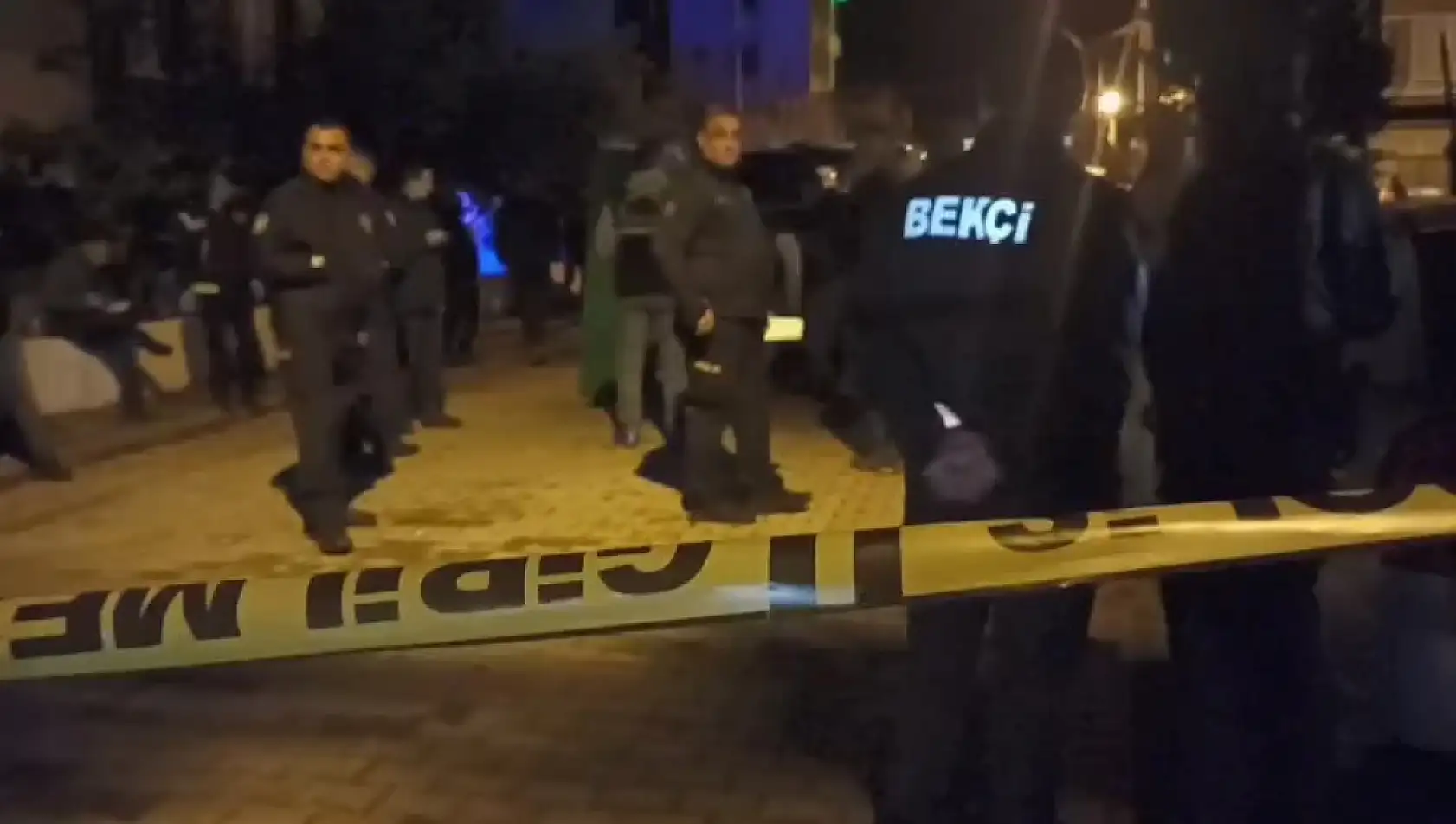 Evinde silahla vurulmuş erkek cesedi bulundu