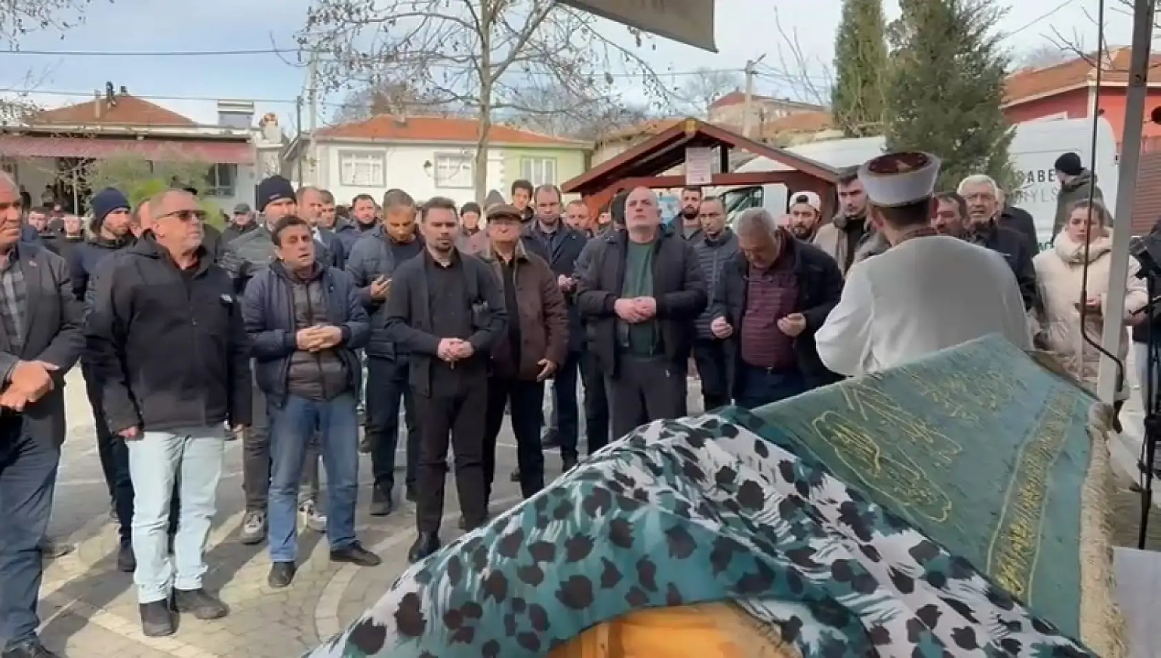 Anneden en acı veda: Elif Kumal son yolculuğuna uğurlandı