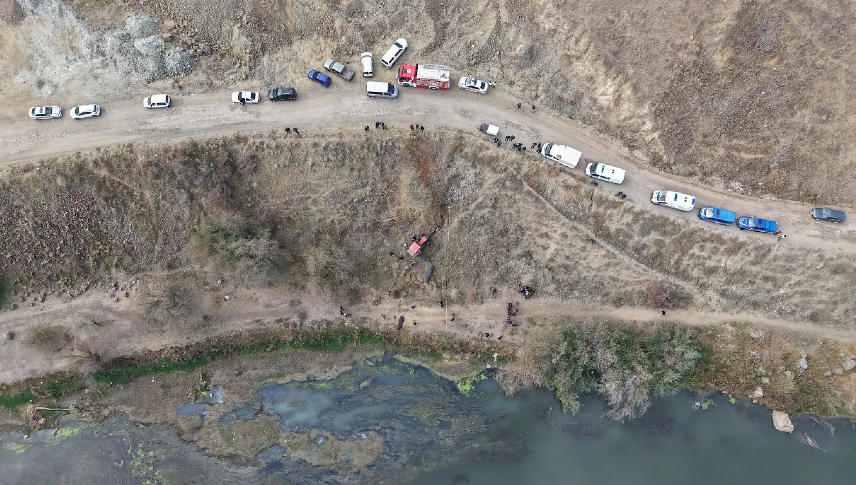 Traktör uçuruma devrildi: 1 ölü