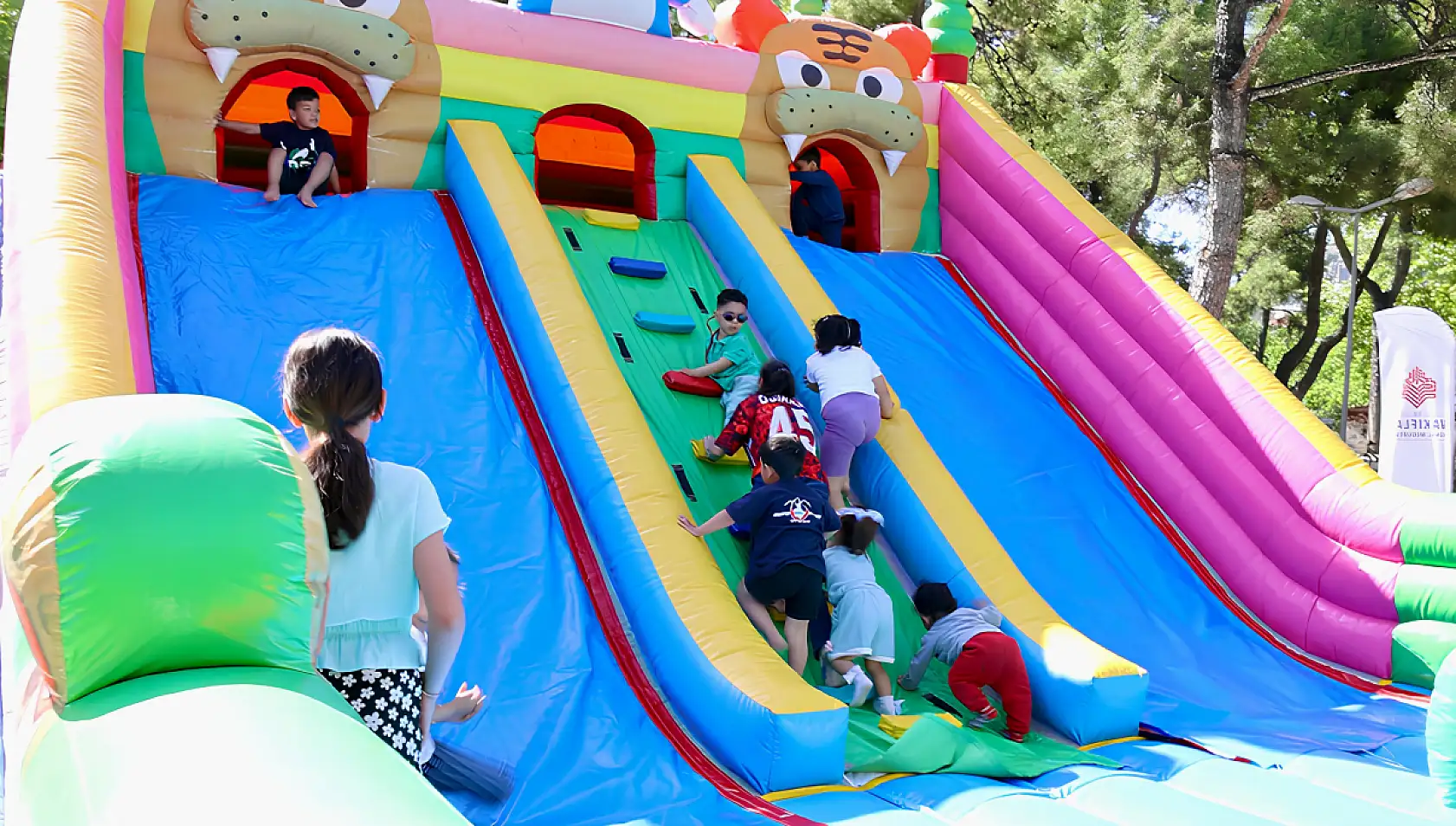 Aydın Vakıflar Bölge Müdürlüğü'nden Çocuklara Şenlikli Gün!