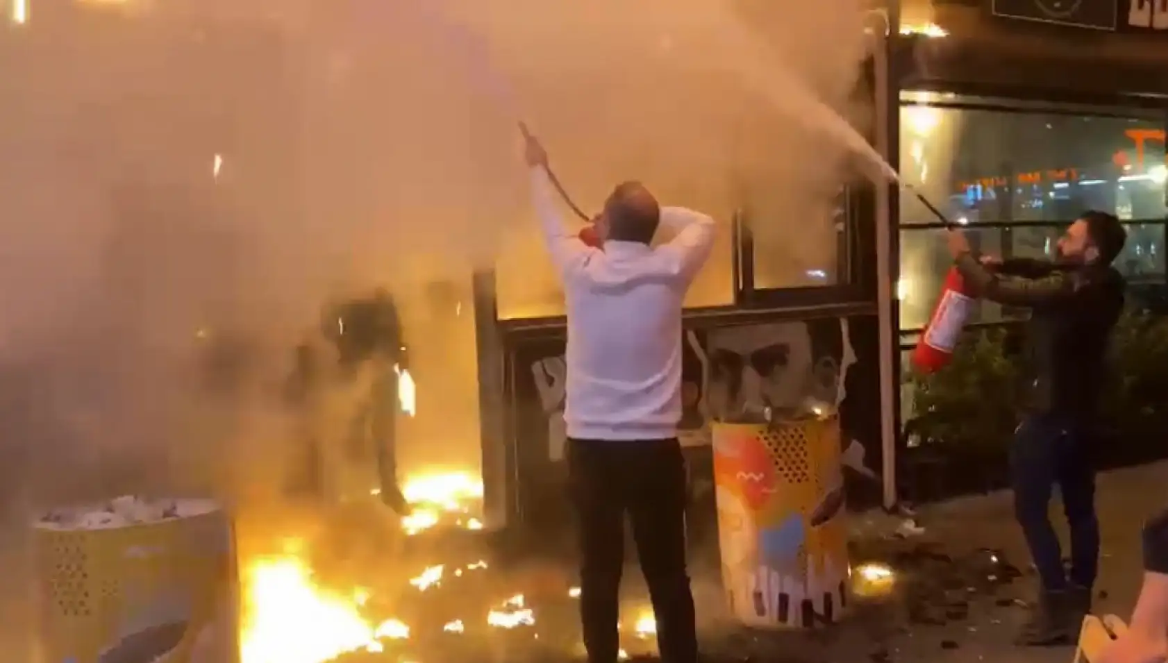 Eğlence Merkezi Alev Alev Yandı