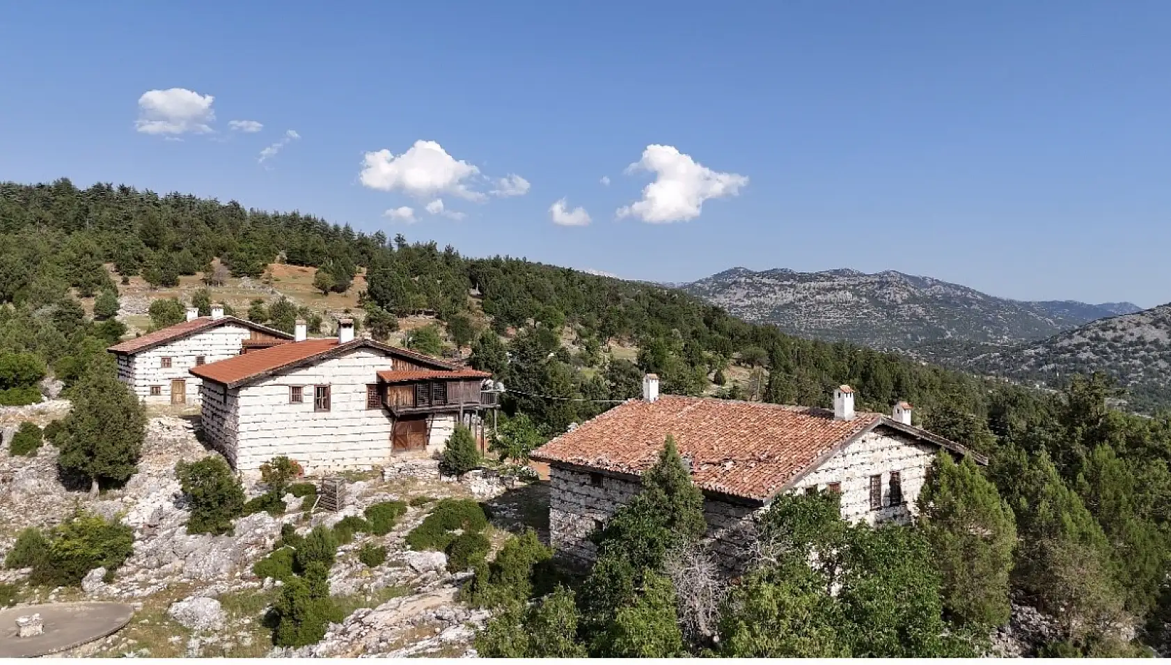 Antalya'nın 15 haneli 50 nüfuslu beton yapı bulunmayan 800 yıllık tarihi köyüne turist akını