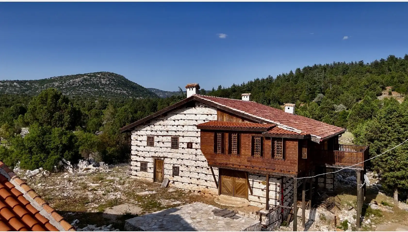 Antalya'nın 15 haneli 50 nüfuslu beton yapı bulunmayan 800 yıllık tarihi köyüne turist akını