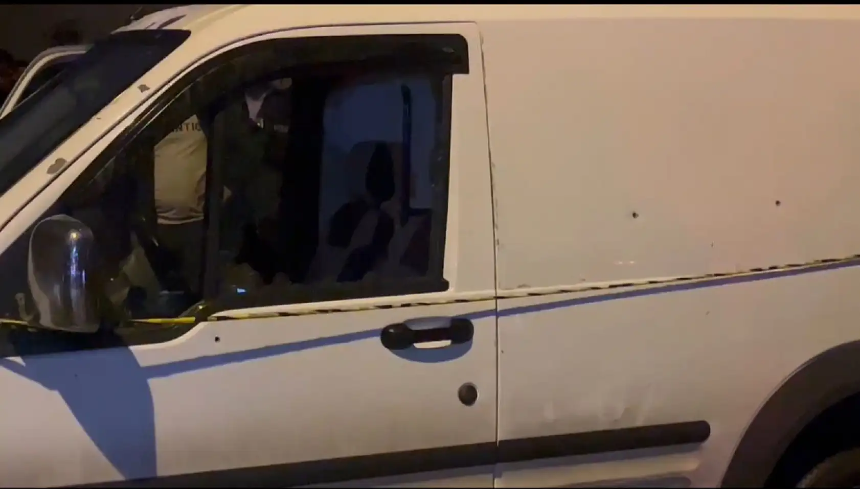 Otomobiliyle seyir halindeyken başından vuruldu