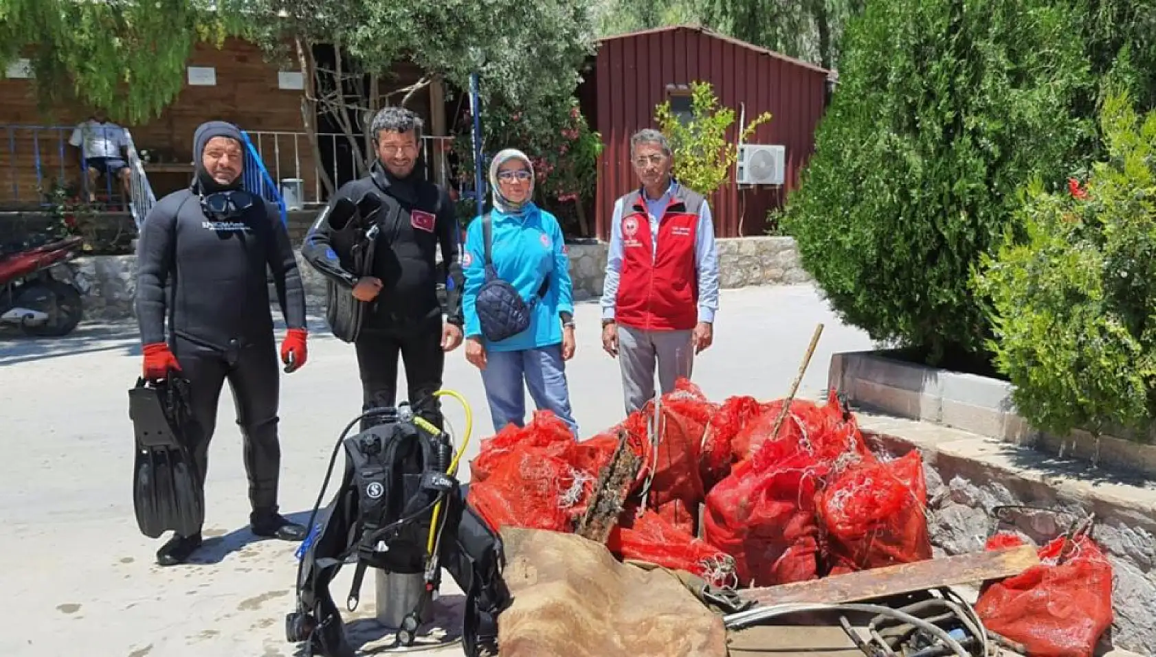 Muğla'da Dünya Çevre Günü'nde Deniz Dibi Temizliği