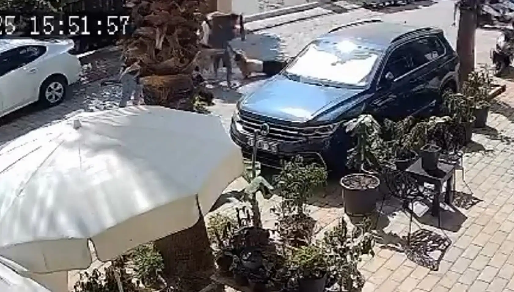 Esnafın anlaşmazlığı saç saça baş başa kavgaya dönüştü