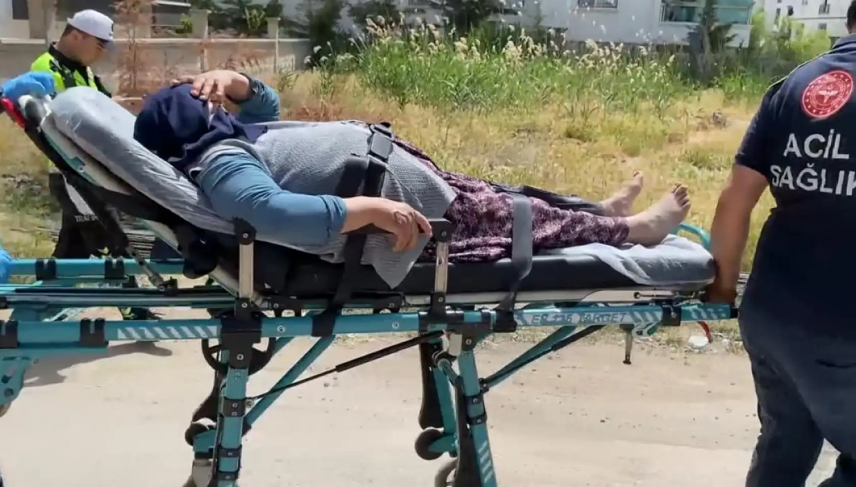 Kaza yeri savaş alanına döndü: 2'si silahla 8 kişi yaralandı