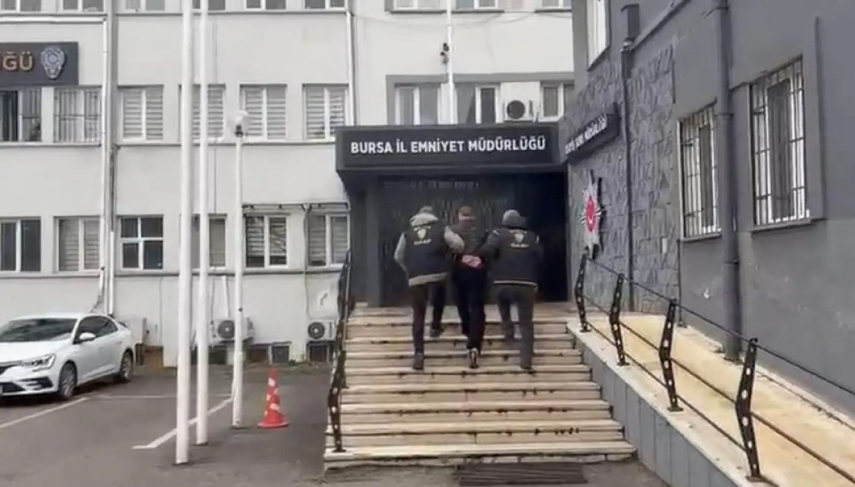 Husumetlisine kurşun yağdırıp kaçmıştı: O şüpheli polisten kaçamadı