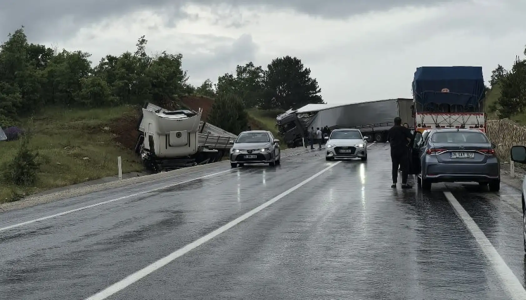 İki ayrı trafik kazası: 5 yaralı