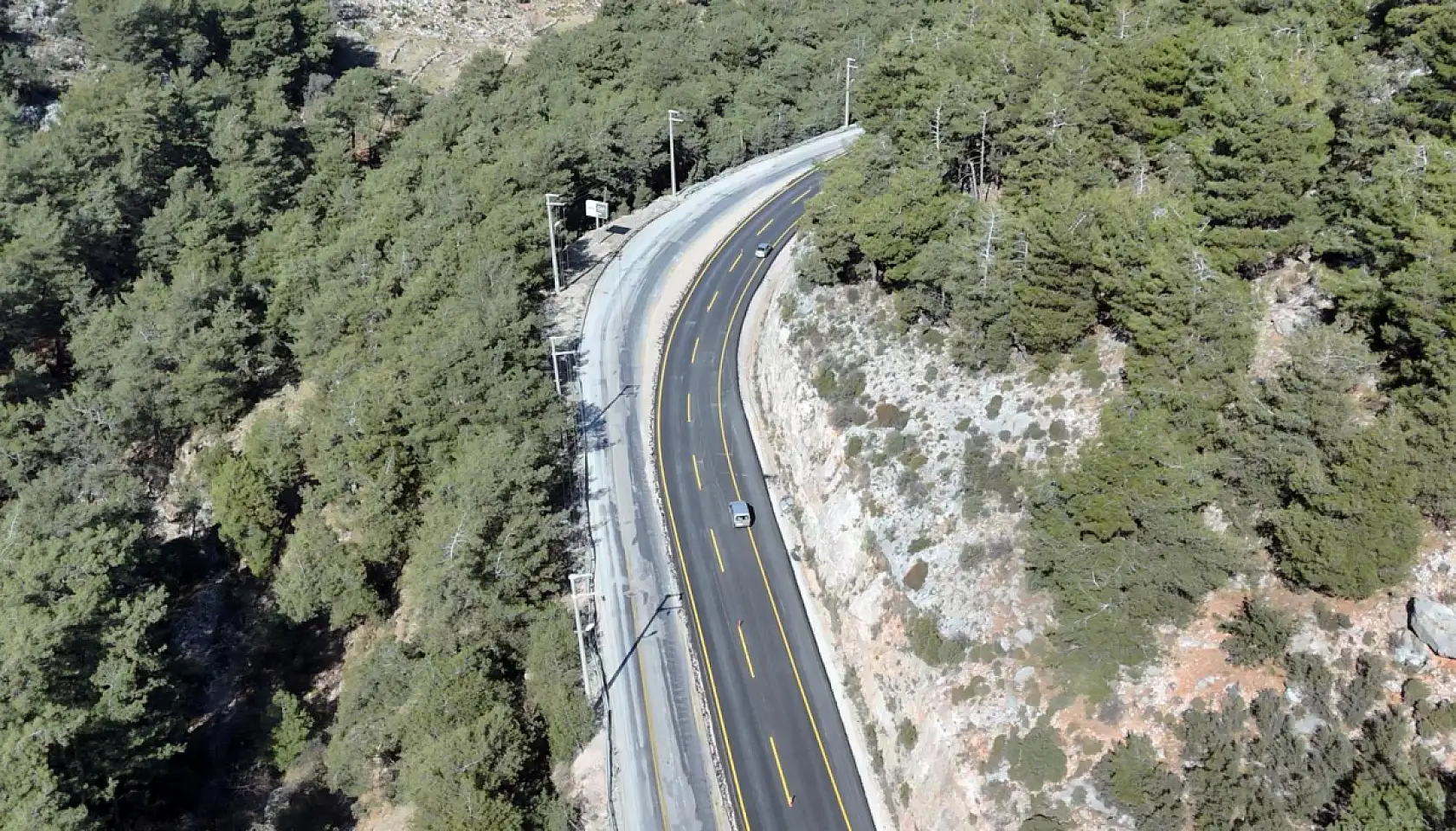 Muğla Büyükşehir, 13 İlçede Trafik Güvenliği İçin Yol Çizgi Çalışmalarını Sürdürüyor