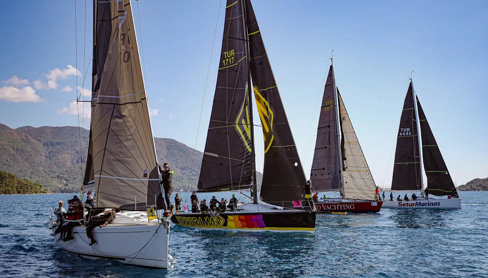 Yat yarışlarında Marmaris MIYC Kış Trofesi'nin 3. ayağı devam ediyor