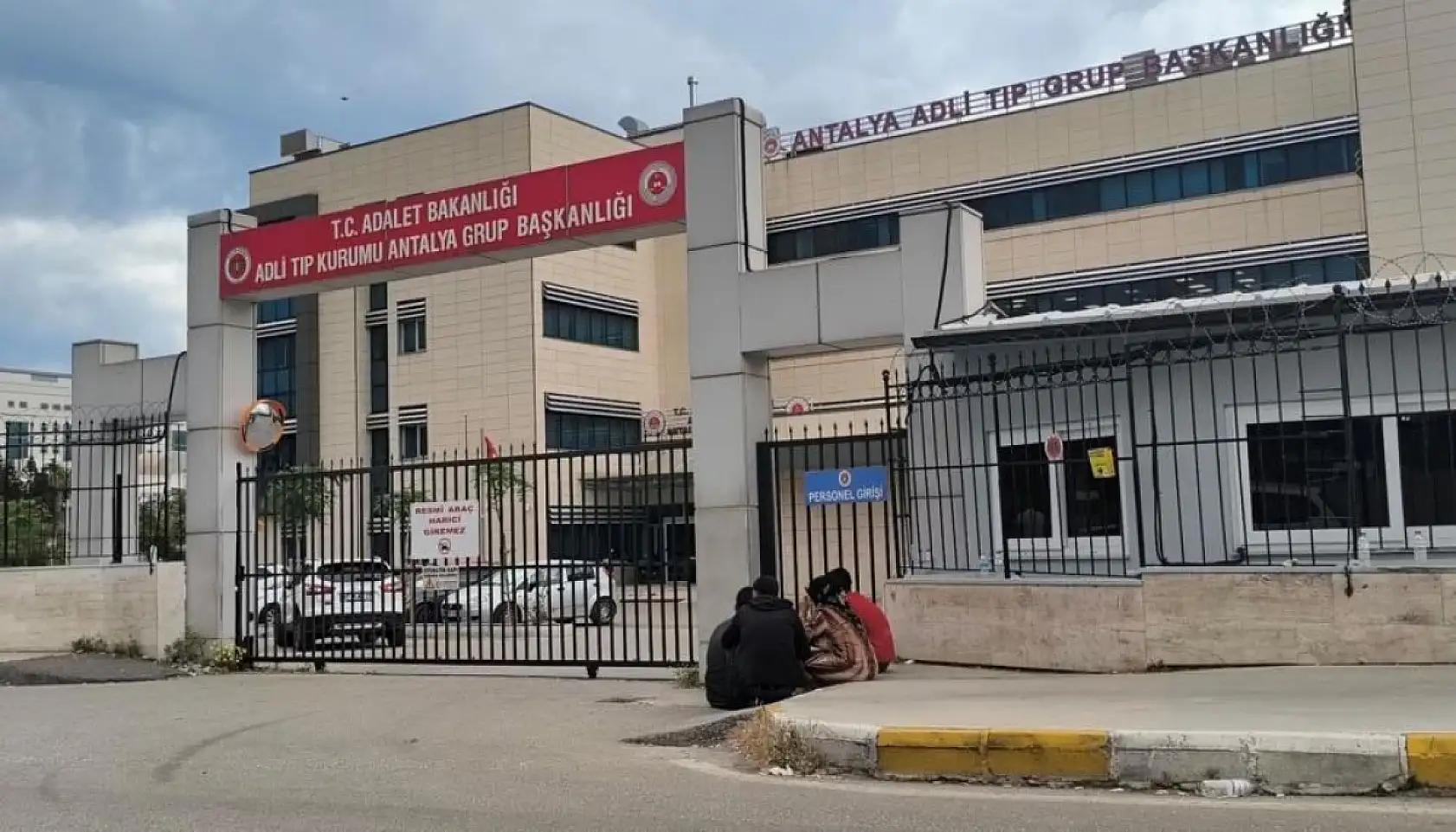 Balkondan düşen çocuk hastanede hayatını kaybetti