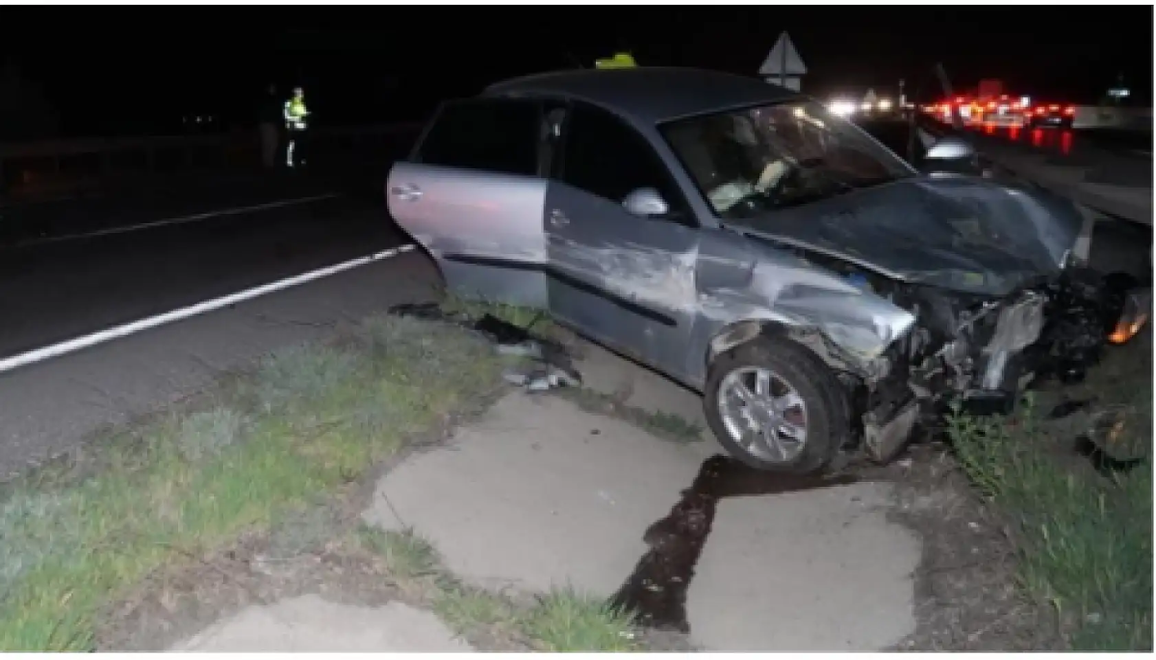Kaza yapanlara yardım etmek isterken canından oldu