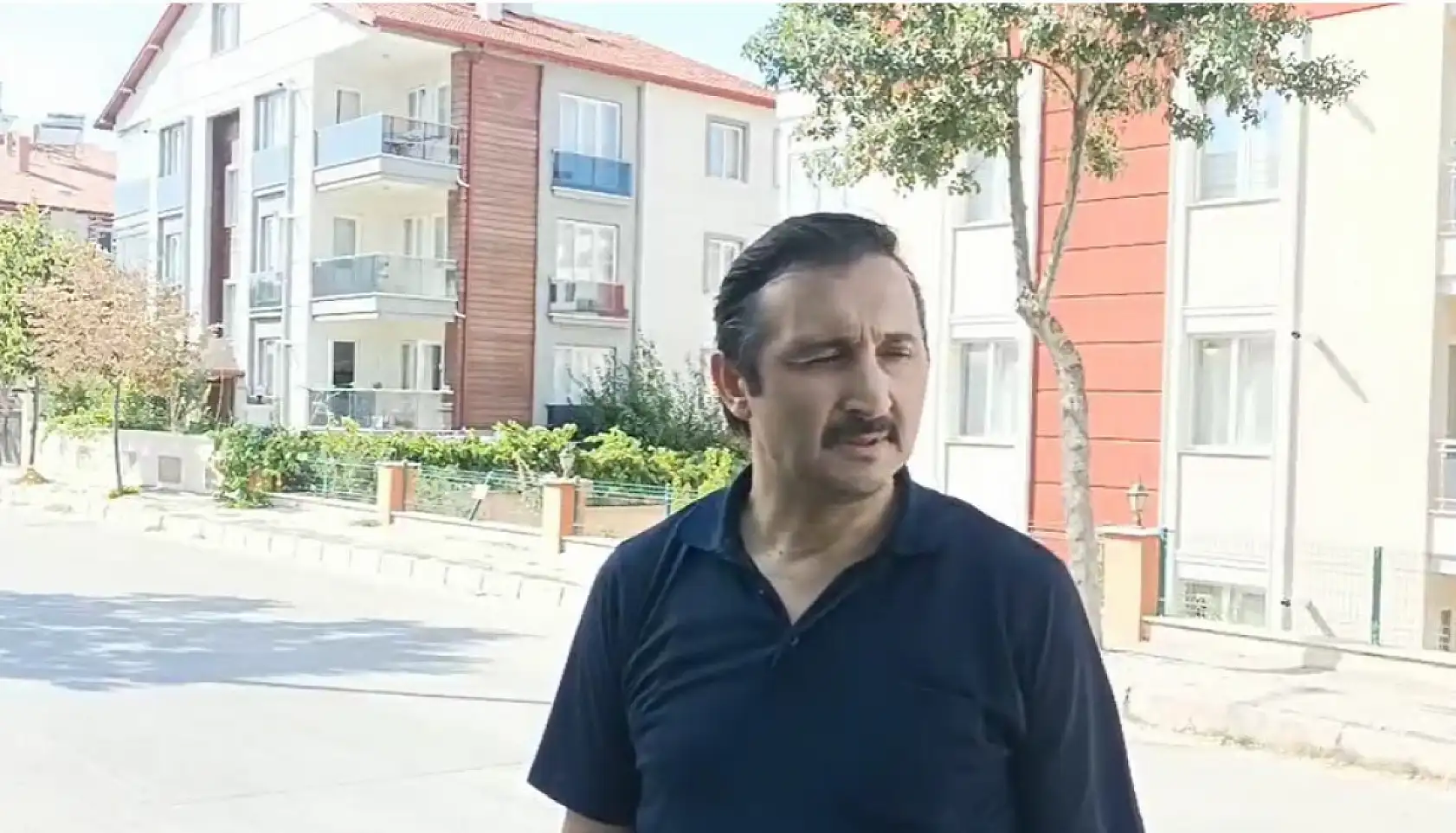 Otomobiliyle evine dönmek isteyen aileye dehşeti yaşattılar