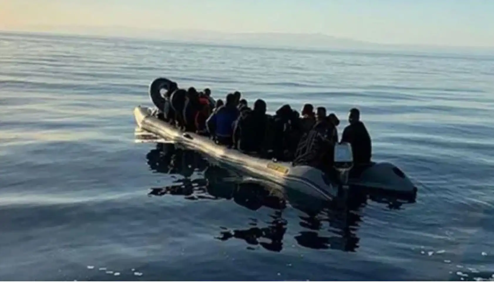 İzmir açıklarında göçmenleri taşıyan bot battı: 1 ölü, 7 kayıp