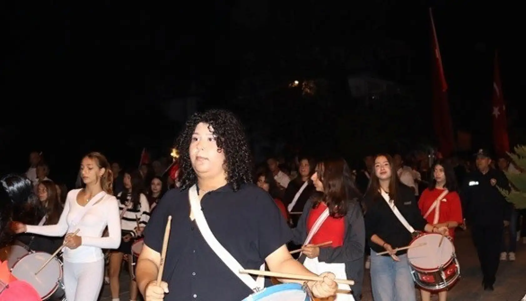 Köyceğiz'de 29 Ekim Bayrak yürüyüşü yoğun katılımla gerçekleştirildi