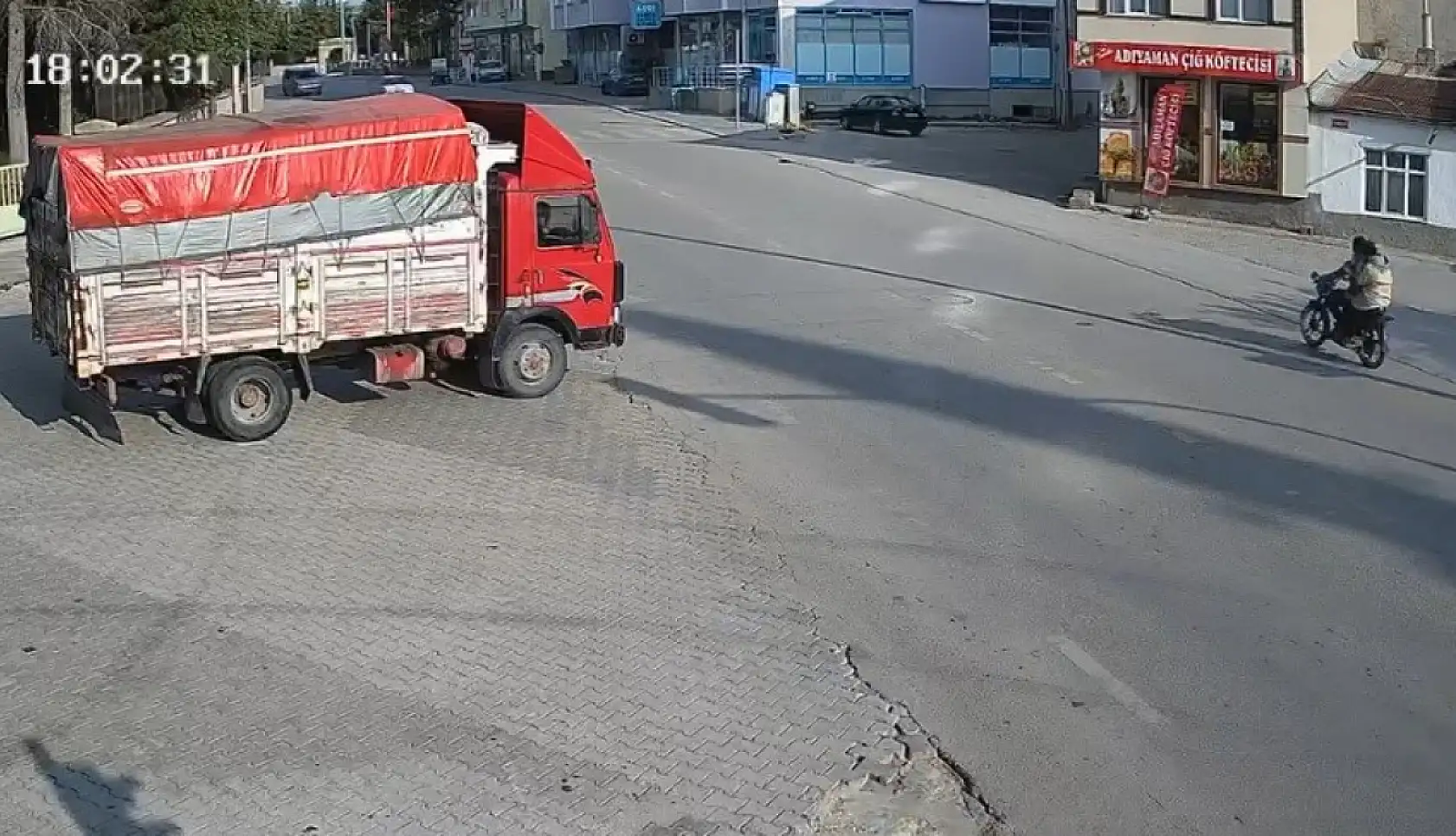 Açık kamyonet kasası kapağı yüzünden 15 yaşındaki genç kız hayatını kaybetti