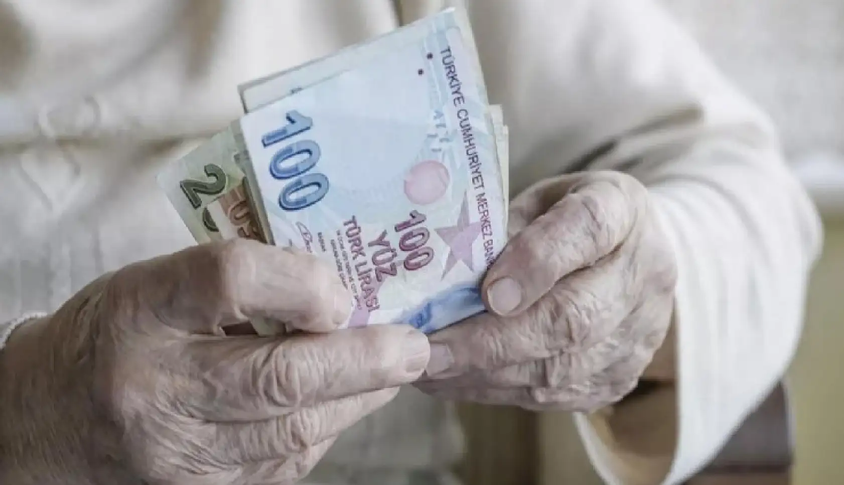 Emekli'ye Kasım'da 18 Bin Lira Müjdesi Gerçek mi? Hesaplara yatırılıyor iddiası!