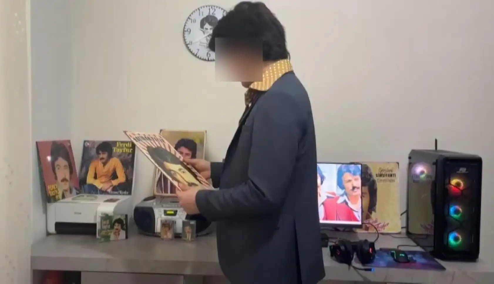 Ferdi Tayfur hayranlığı ile bilinen genç 'dini değerleri aşağılama' suçundan gözaltına alındı