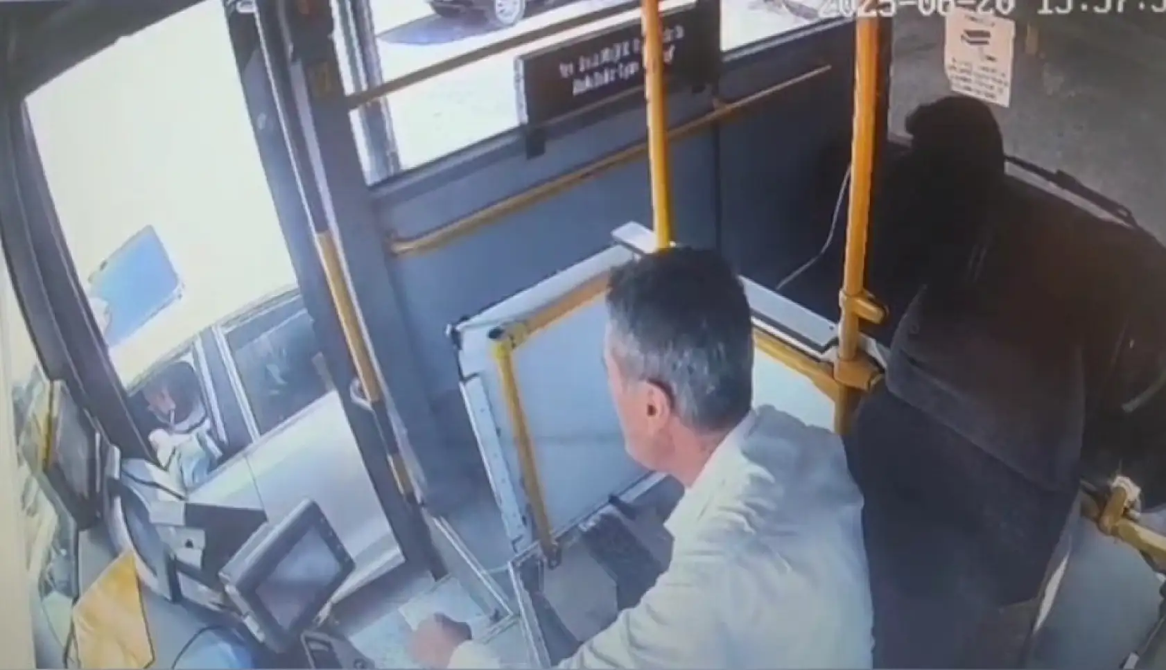 Otobüs şoförüne silahla saldıran şüpheli yakalandı