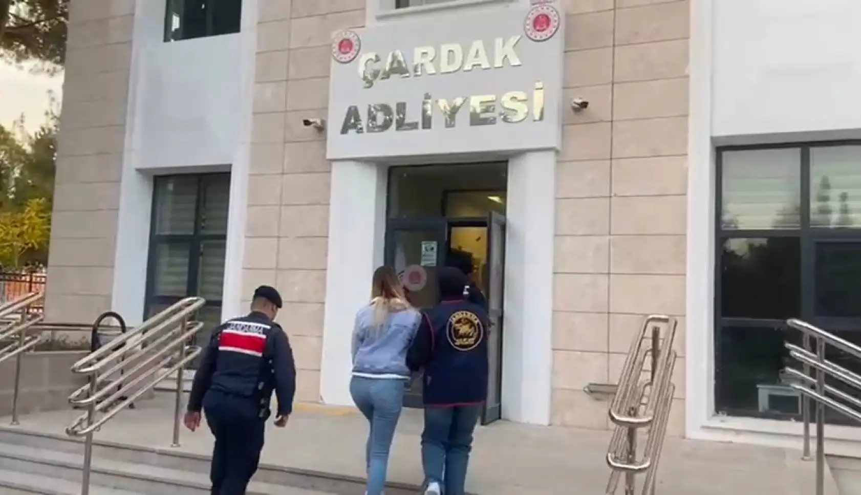 Sabıkalı sevgili, kadın gardiyana yapay zekayla oluşturduğu görüntüyle şantaj yaptı