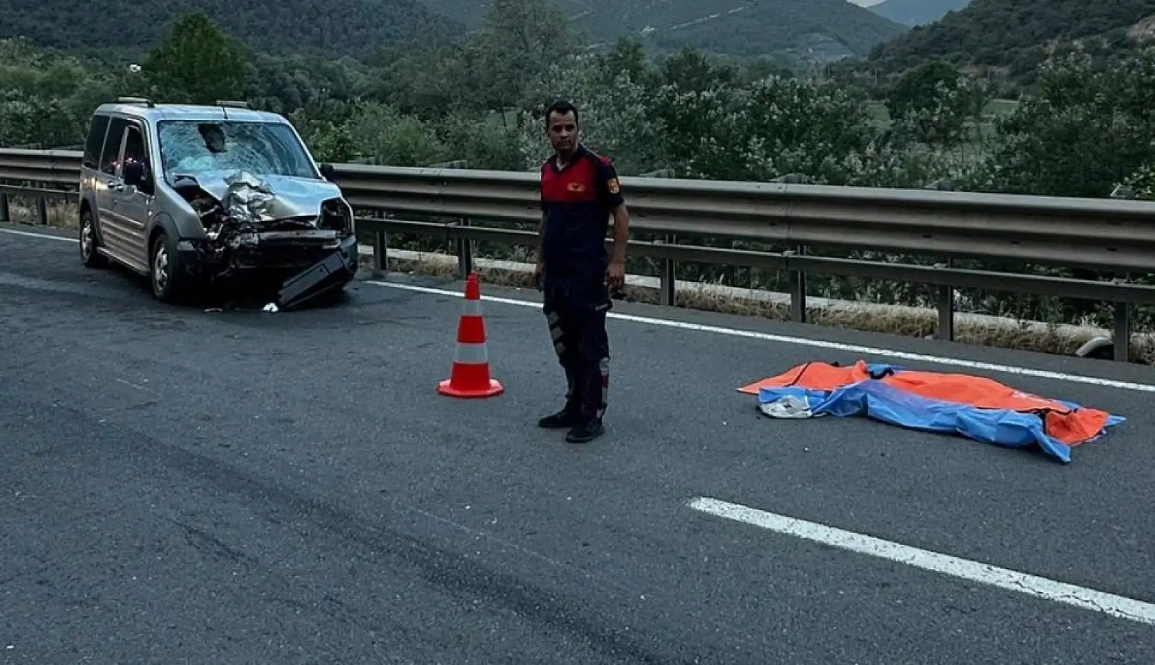 Ters yönde gelen motosiklet dehşet saçtı! 1 ölü, 5 yaralı!