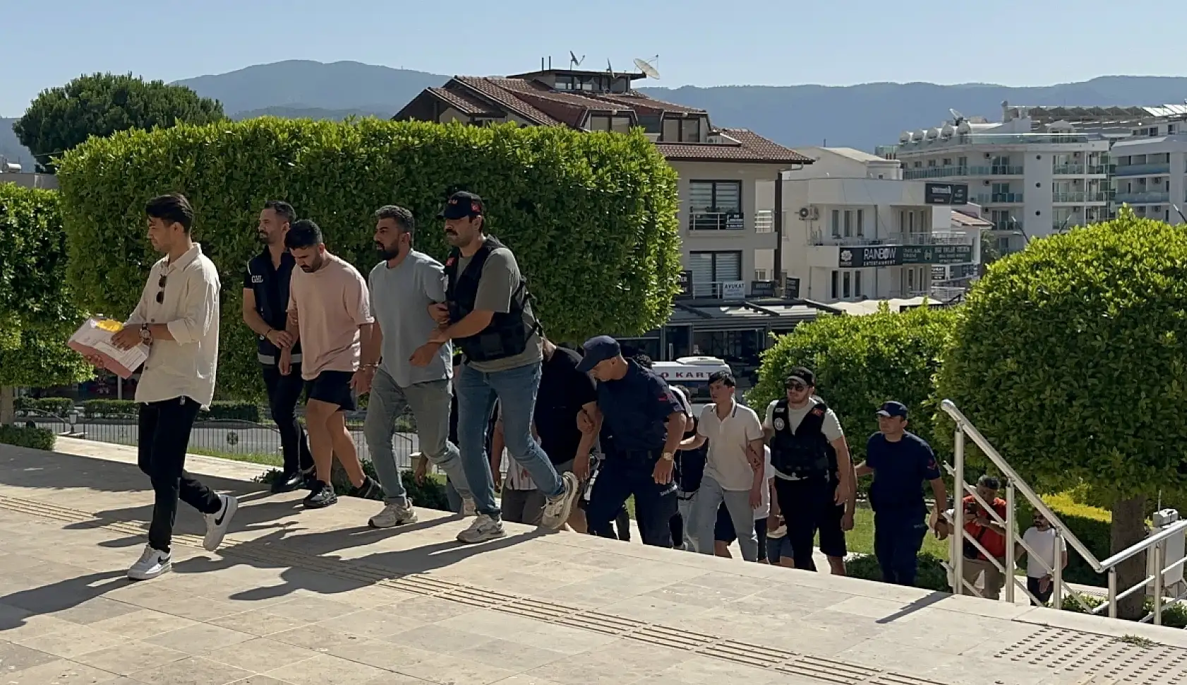 Marmaris'te göçmen kaçakçılığı operasyonu: 7 tutuklama