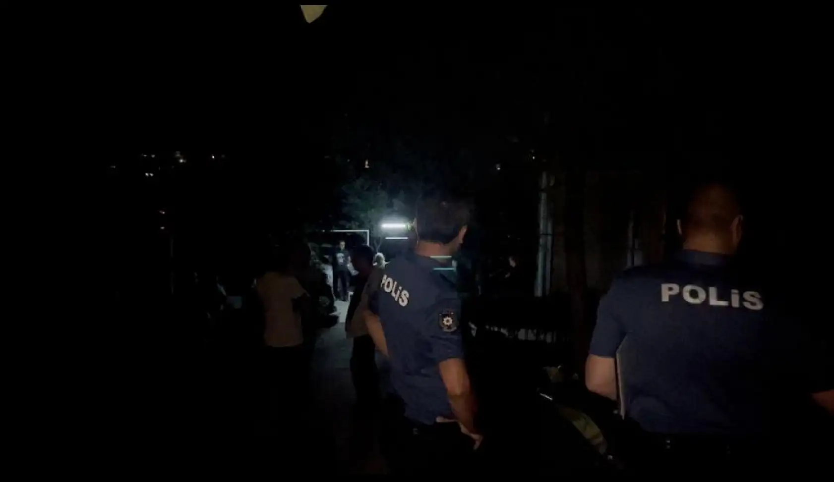 Hava almak için çıktığı camdan düşerek hayatını kaybetti