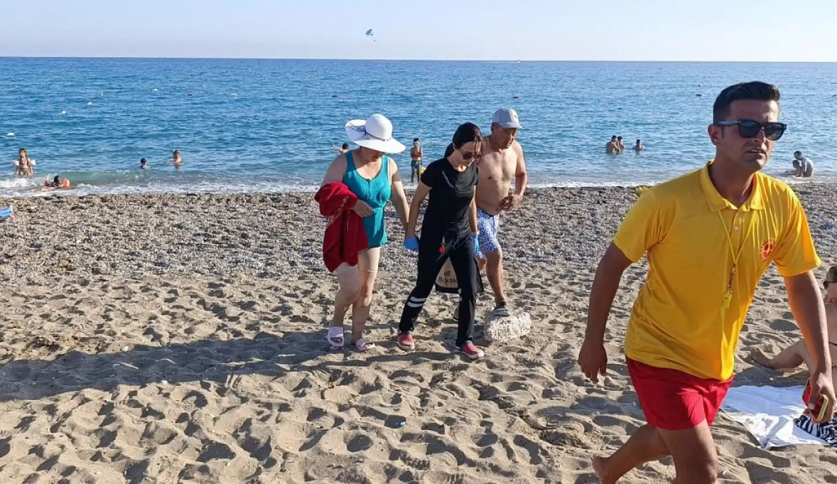 Halk Plajında Korku Dolu Anlar: Kadın Son Anda Kurtarıldı