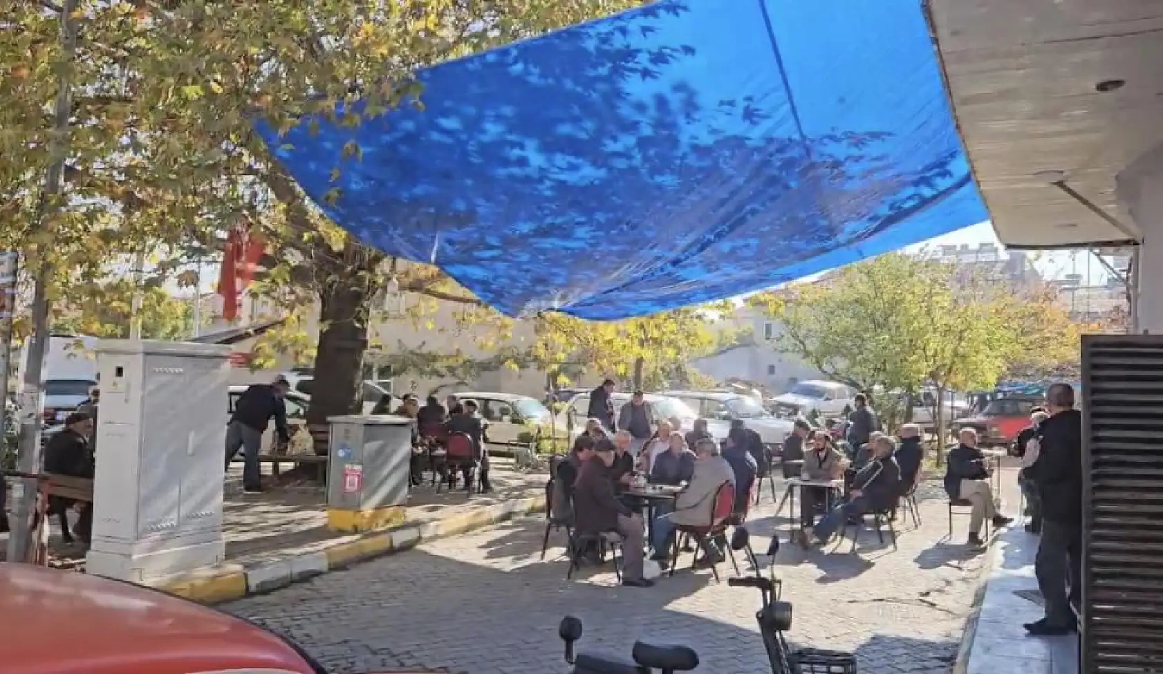 Sındırgı'da peş peşe depremler