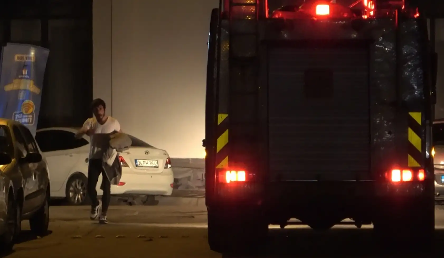 Mahallede yakmadığı yer kalmadı, bu seferki hedefi bayan kuaförü oldu