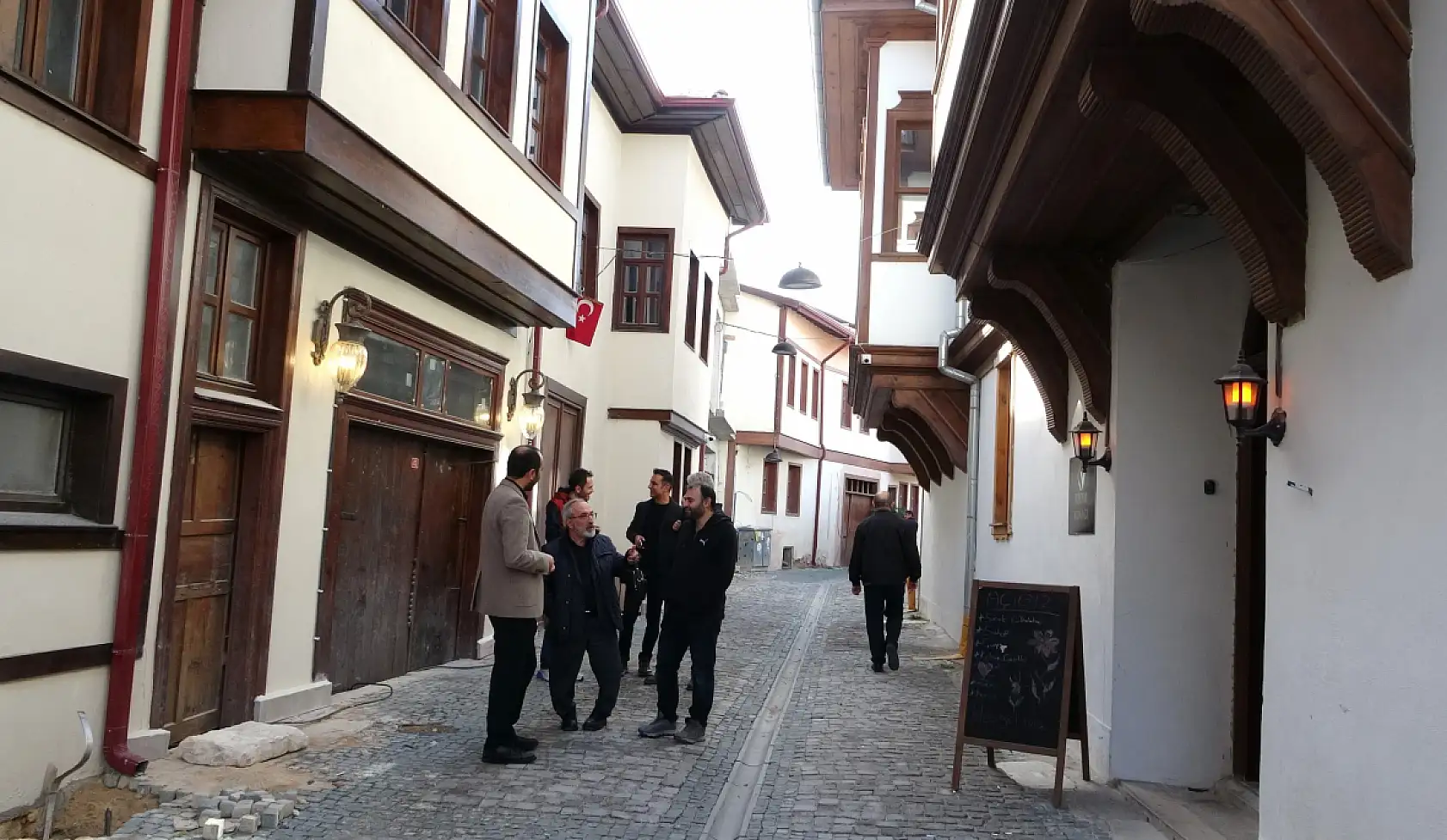 Doç. Dr. Abdullah Erdem Taş: 'Modern hayat insanları yalnızlaştırıyor'