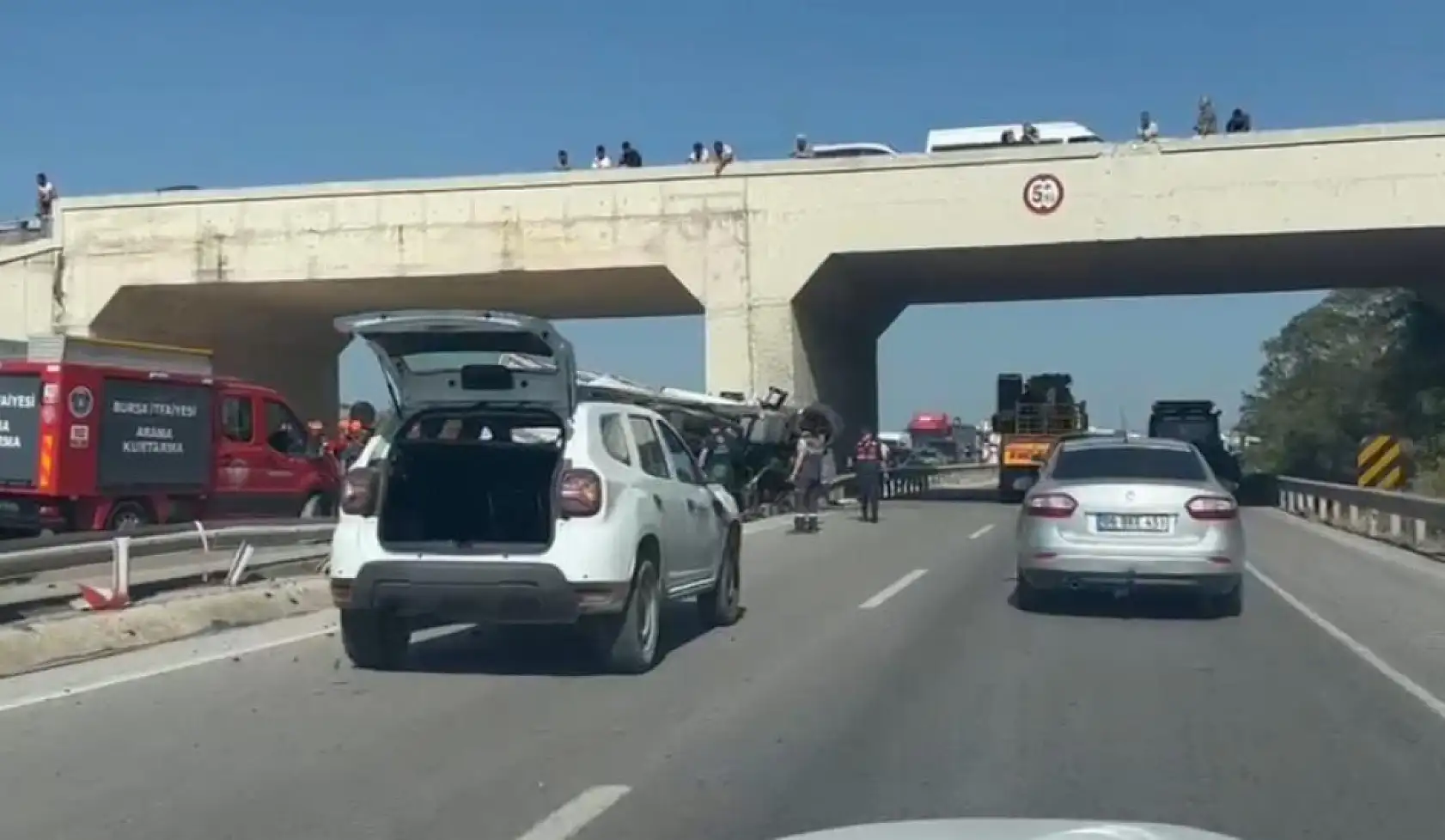 Freni Patlayan Kamyon Köprüye Çarptı, Sürücü Hayatını Kaybetti