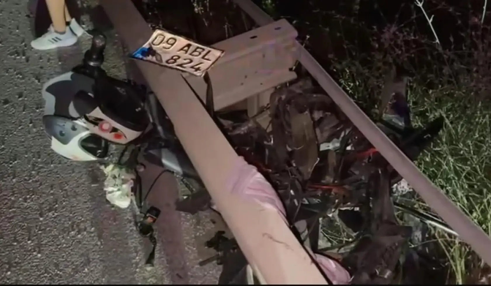 Motosiklete Çarpan Otomobil Sürücüsü Kaçtı