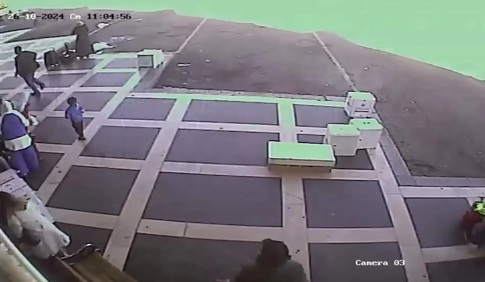 Terminalde otobüs beklerken silahlı saldırıya uğradı